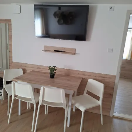 Pajer Plazs & Lägenhet Gyomaendrőd